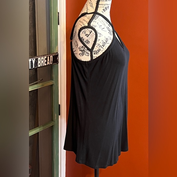 Torrid Black Everyday Ribbed Strappy Halter Tank Top / Size 2 🖤 - Picture 10 of 16